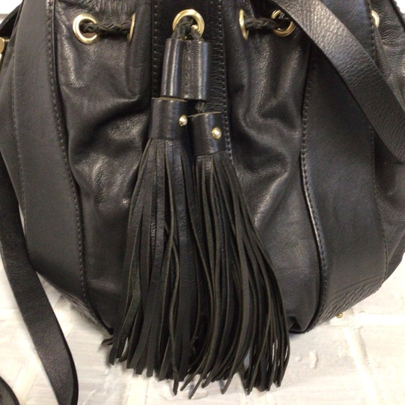 BLACK CROSSBODY LEATHER BUCKET BAG WITH FRINGES - Picture 3 of 15